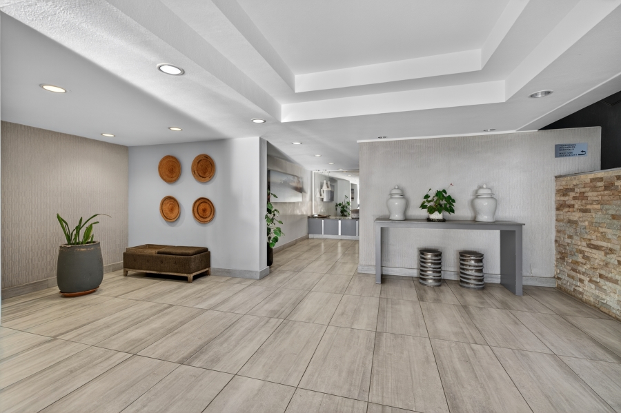 2 Bedroom Property for Sale in Sea Point Western Cape